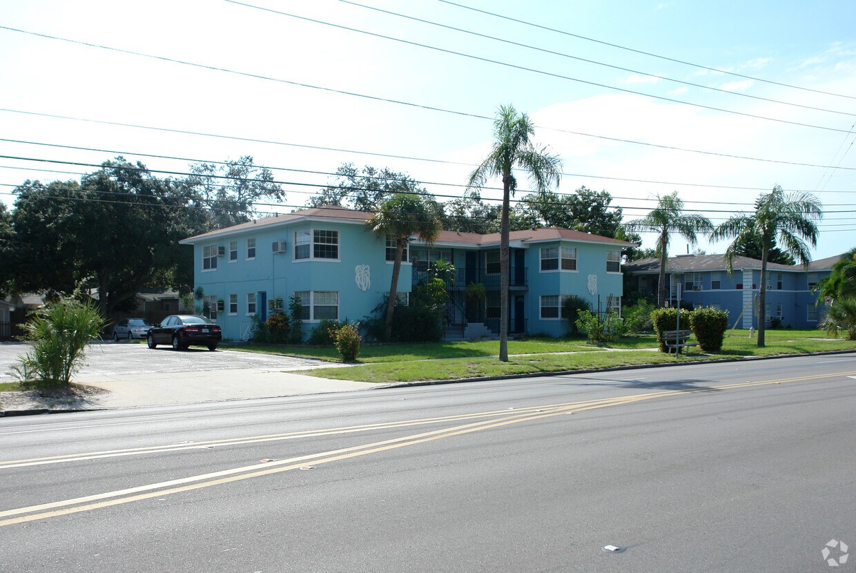Primary Photo - 1701 16th St N