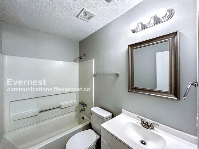 Foto del edificio - 6205 Somerset Cove