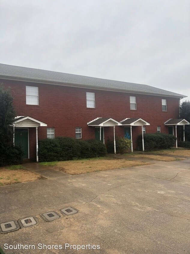 412 E Roosevelt Ave, Muscle Shoals, AL 35661 Room for Rent in Muscle