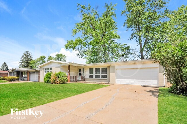 Building Photo - 3245 Santiago Dr