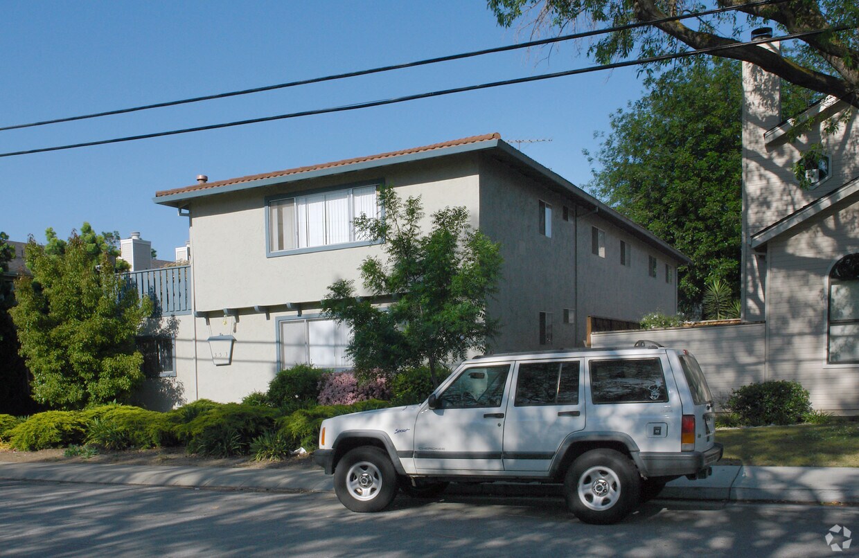 Building Photo - 353 Bundy Ave