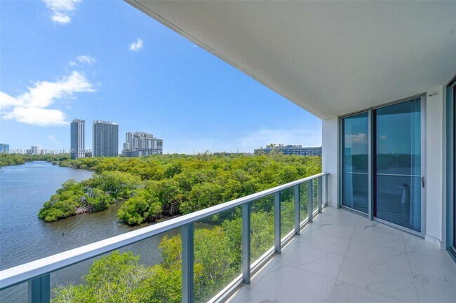 Foto del edificio - 17111 Biscayne Blvd