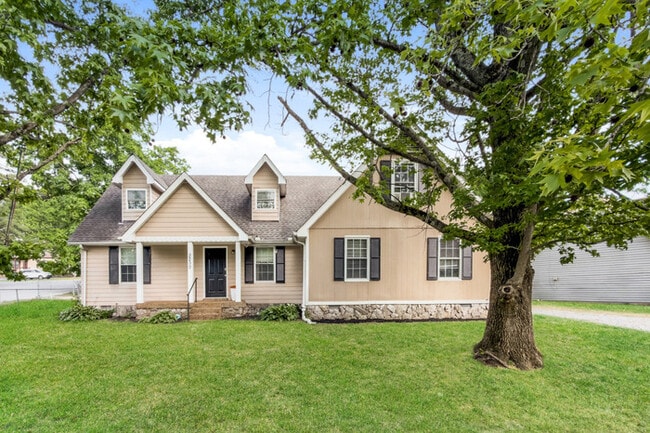 Building Photo - 3202 Lakeford Dr