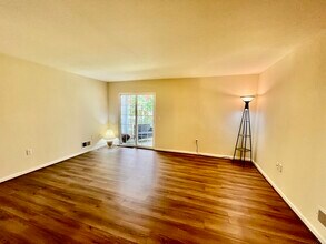 Building Photo - 926 Juniper Way