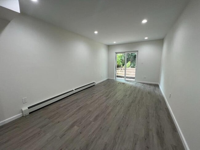 Building Photo - 1 bedroom in WOODSIDE NY 11377