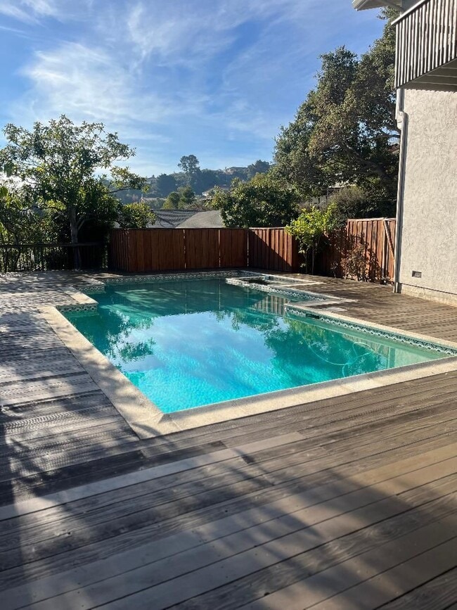 Building Photo - Fantastic views!  2 View Terrace