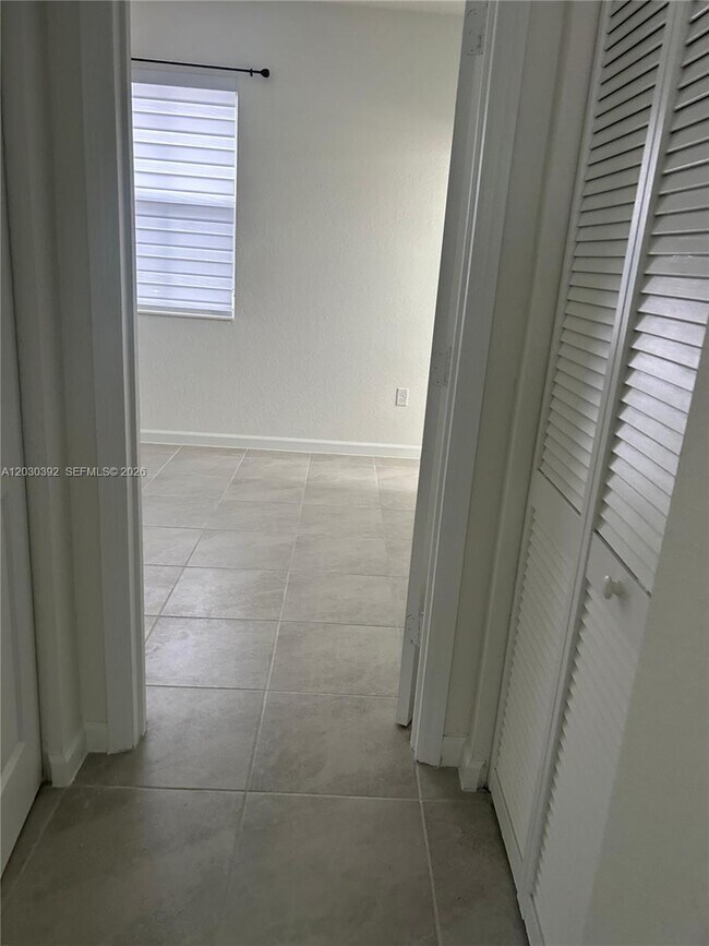 Foto del edificio - 2582 SE 29th St