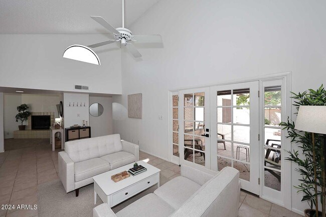 Foto del edificio - 9419 E Riviera Dr