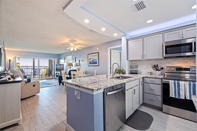 Foto del edificio - 6365 Bahia Del Mar Blvd S