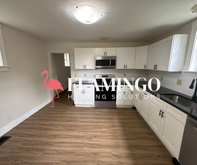 Building Photo - Large 3-Bedroom, 3-Bath Home with Plenty of Space!
