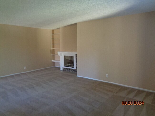 Foto del edificio - Cute & Clean Upper Level Park Somerset Condo