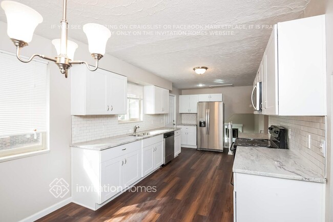 Building Photo - 2853 S Bahama St