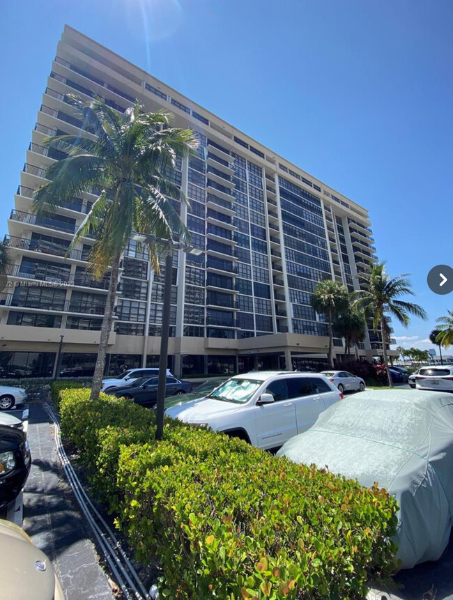 Building Photo - 2049 S Ocean Dr