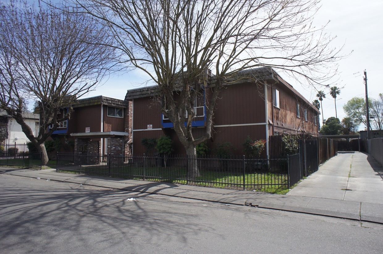 Building Photo - 942 Porter Ave