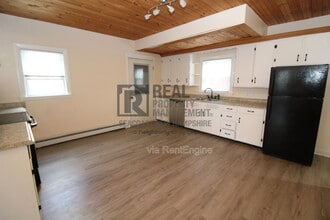 Building Photo - 28 5th St