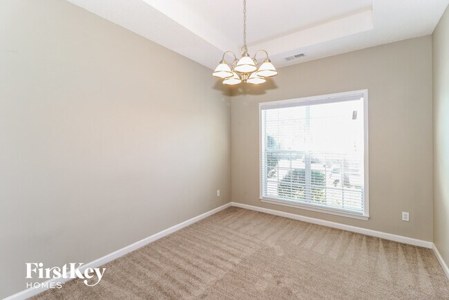 Building Photo - 1088 Red Fern Cir W