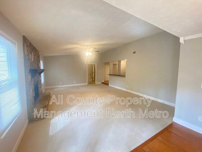 Building Photo - 787 Faye Dr NW