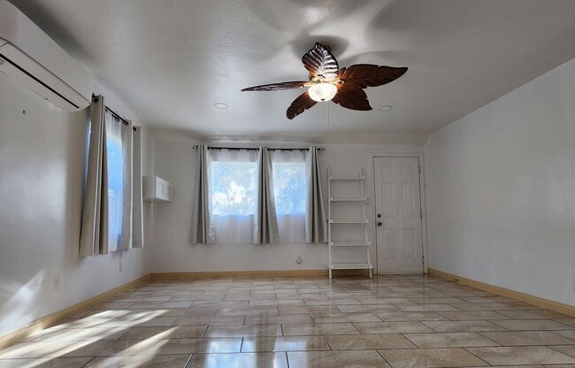 Building Photo - Must See, Cozy Corona 2Bd, 2Ba, Remodeled ...