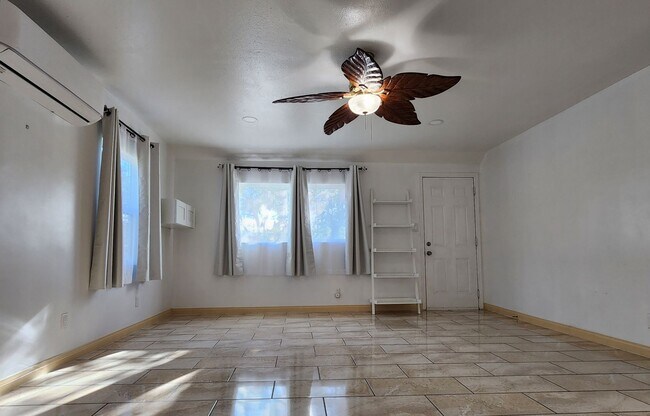 Foto del edificio - Must See, Cozy Corona 2Bd, 2Ba, Remodeled ...