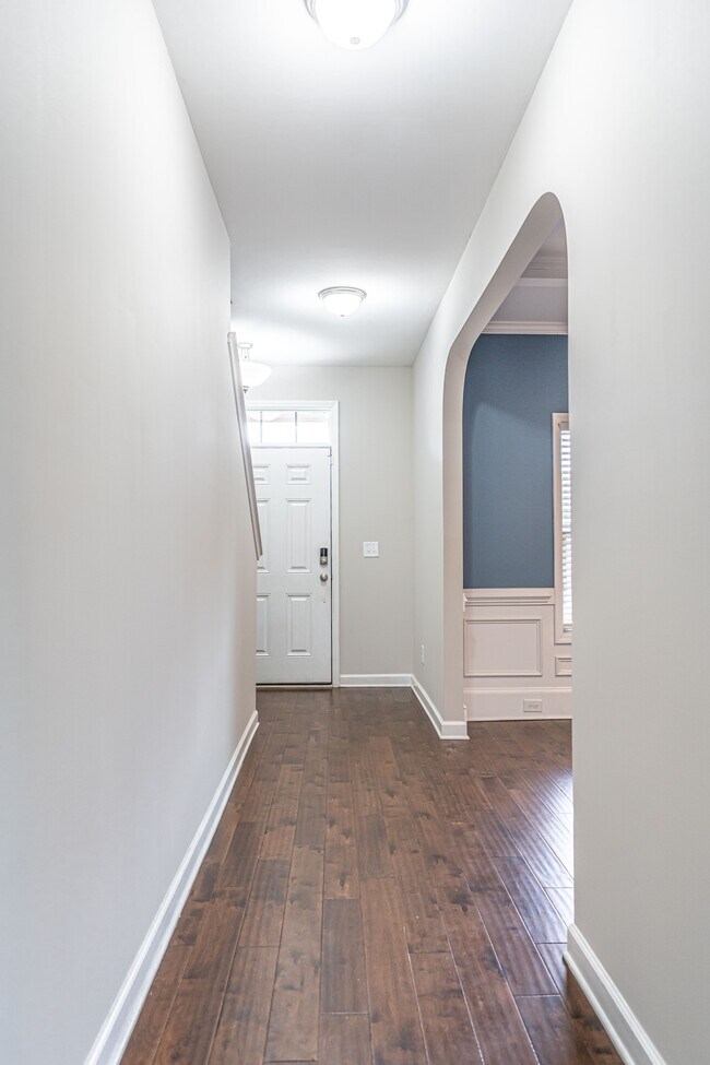 Foto del edificio - 135 Almond Dr