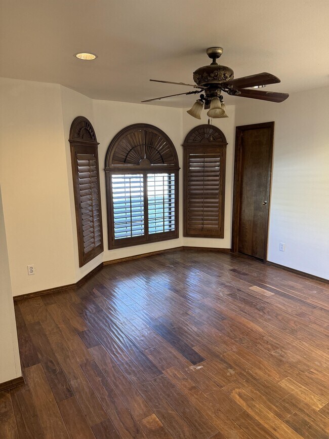 Building Photo - 3703 Bandolina Ave
