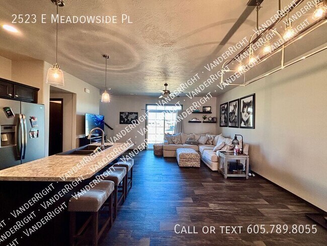 Foto del edificio - 2523 E Meadowside Pl