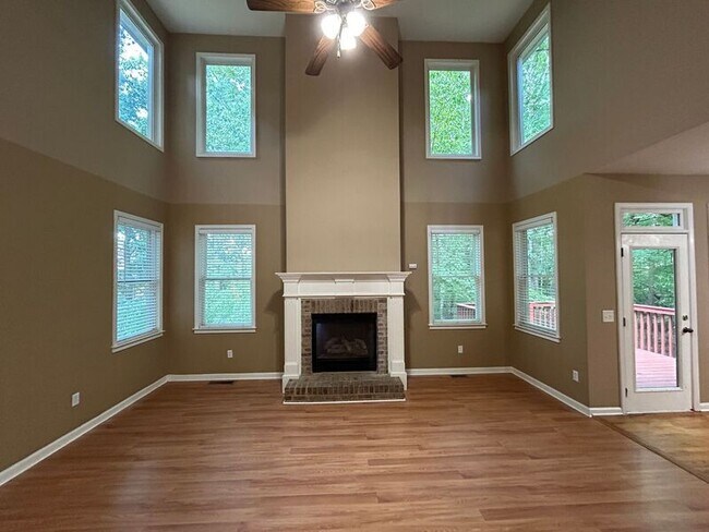 Building Photo - 3675 Mystic Dr