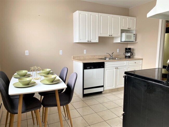 Photo du bâtiment - 9740-62 62 St NW