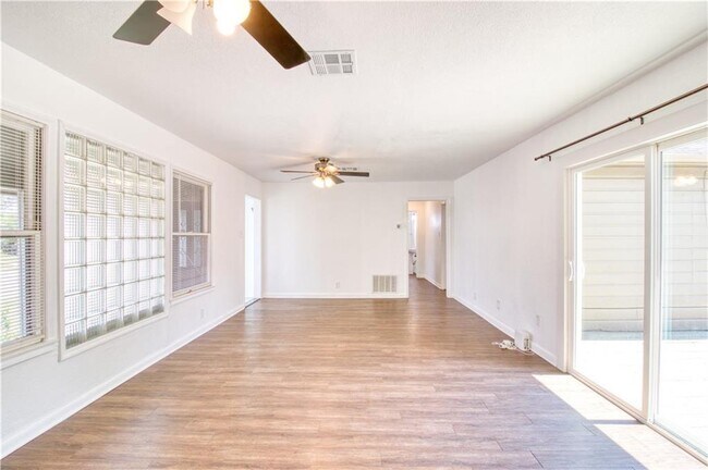 Building Photo - 505 Chamberlain St