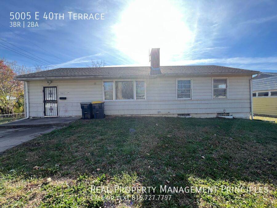 Primary Photo - Recently Refreshed 3 Bedroom 2 Bath, Pet F...