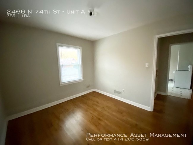 Building Photo - Beautiful Tosa 2BD Upper