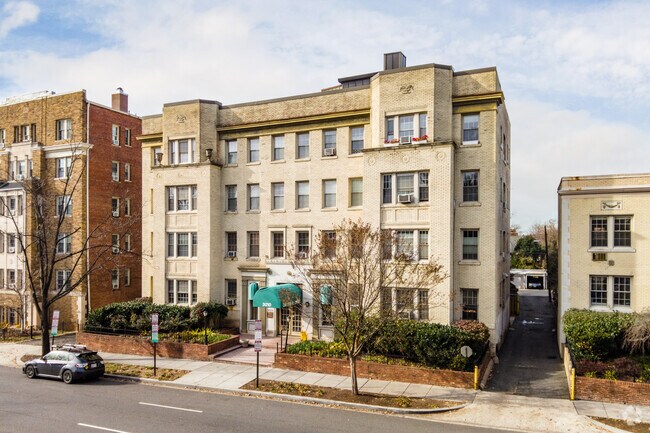 Foto del edificio - 3022-3026 Wisconsin Ave NW