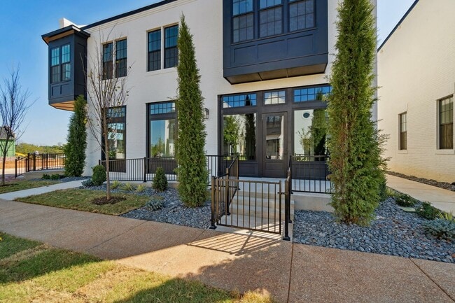Building Photo - Experience a New Work-Life Balance in Sela...