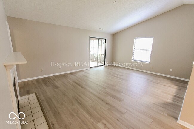 Foto del edificio - 14610 Village Park E Dr