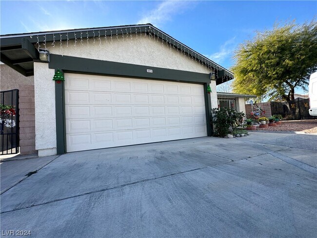 Building Photo - 4873 Castle Rock Ct