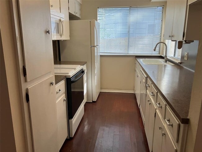 Building Photo - 8111 Ceberry Dr