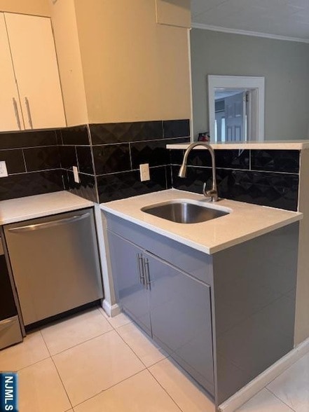 Building Photo - 73 College Pl