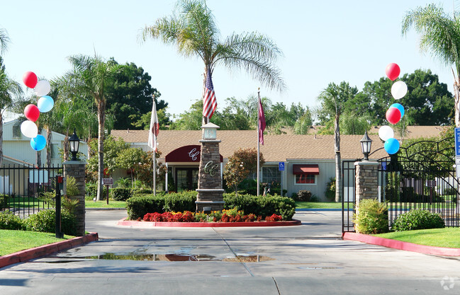 Building Photo - Carmel Crest