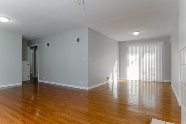 Foto del edificio - 6703 N Walnut St