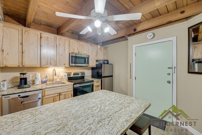 Building Photo - Remodeled One Bedroom Winter Rental