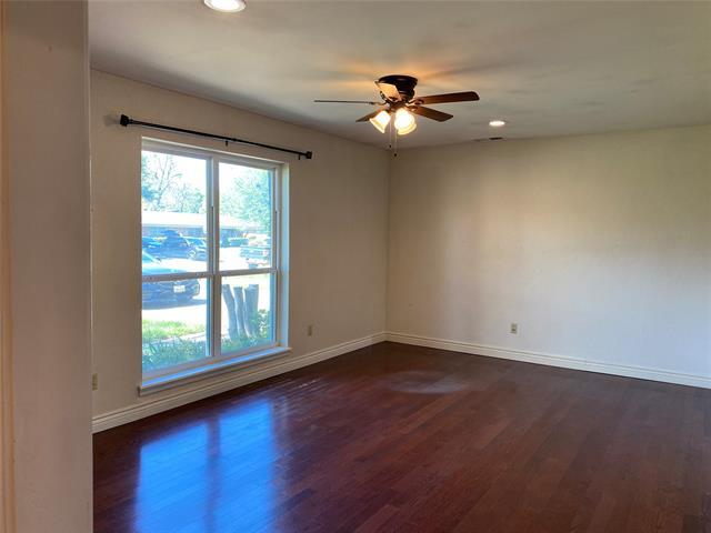 Building Photo - 2026 River Oaks Cir