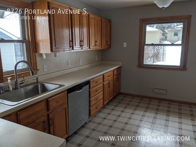 Building Photo - 8726 Portland Ave S