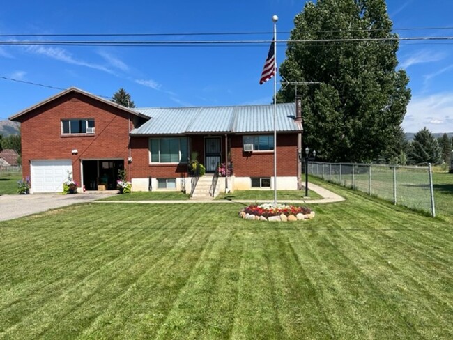 Building Photo - Beautiful home in the heart of Huntsville ...