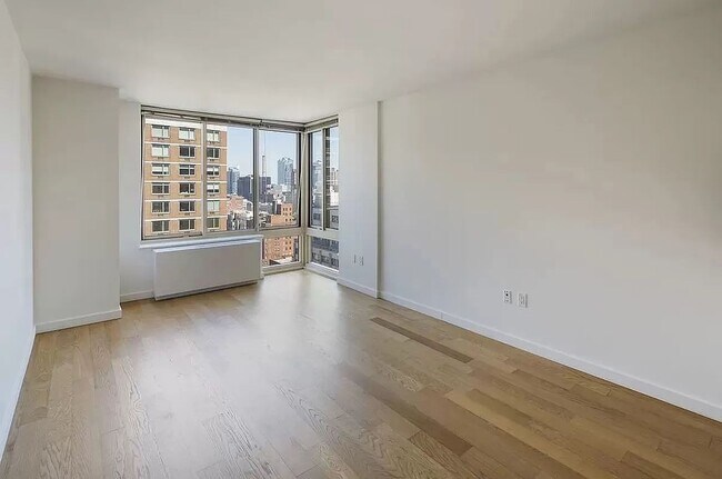 Building Photo - 260 W 54th St