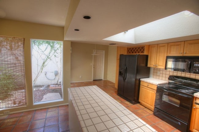 Building Photo - 4741 E Calle Elegante