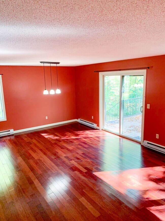 Foto del edificio - 3 Bedroom Condo Available for Aug. 1st