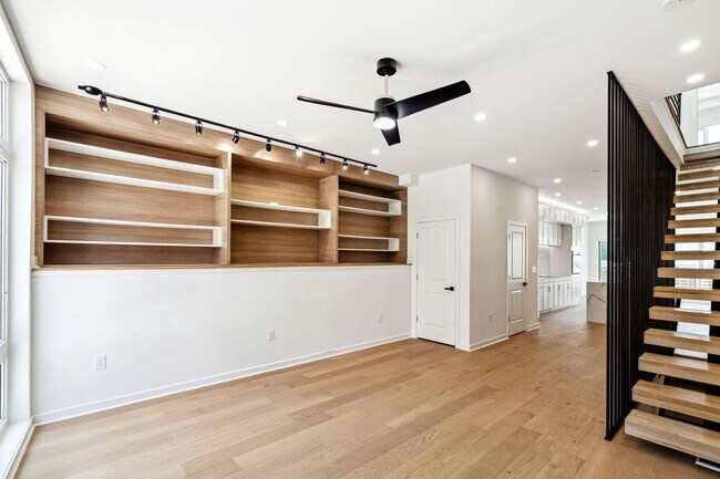 Foto del edificio - BEAUTIFUL Ultra Modern 5 bed 3 bath home i...