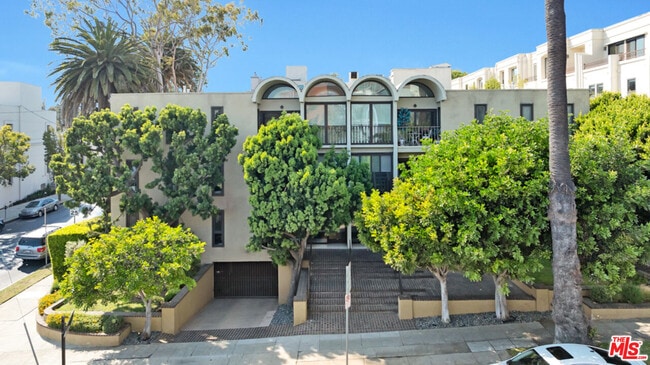 Building Photo - 11789 Montana Ave