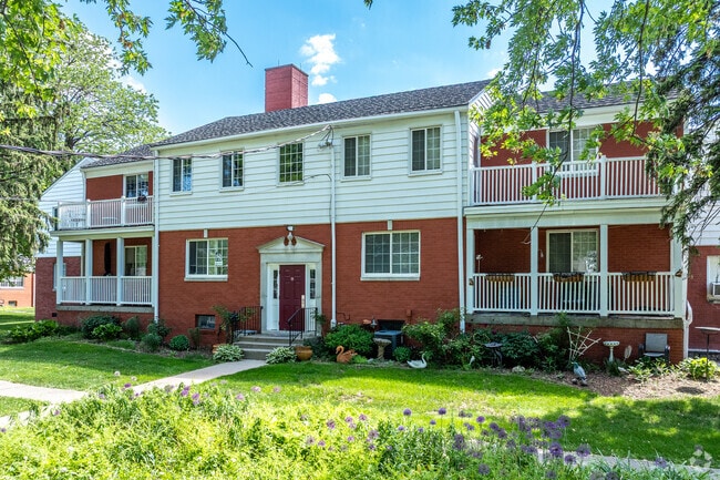 Building Photo - Franklin Court Apartments