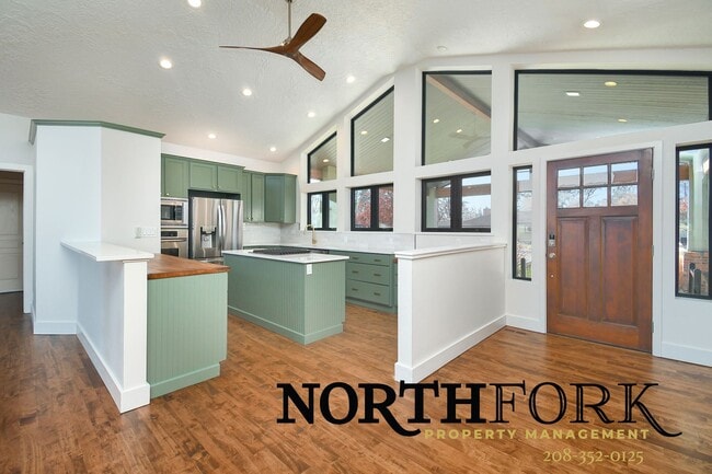 Building Photo - Exceptional Boise West Bench Home